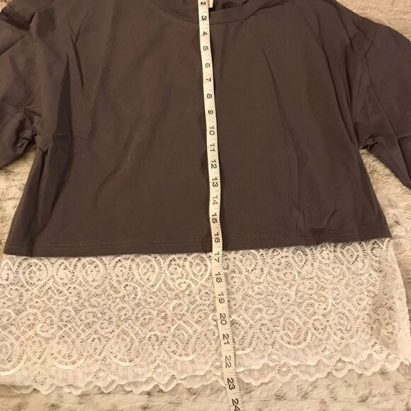 : : NEW Cropped Tee T-shirt with Lace Trim : : - Picture 5 of 6